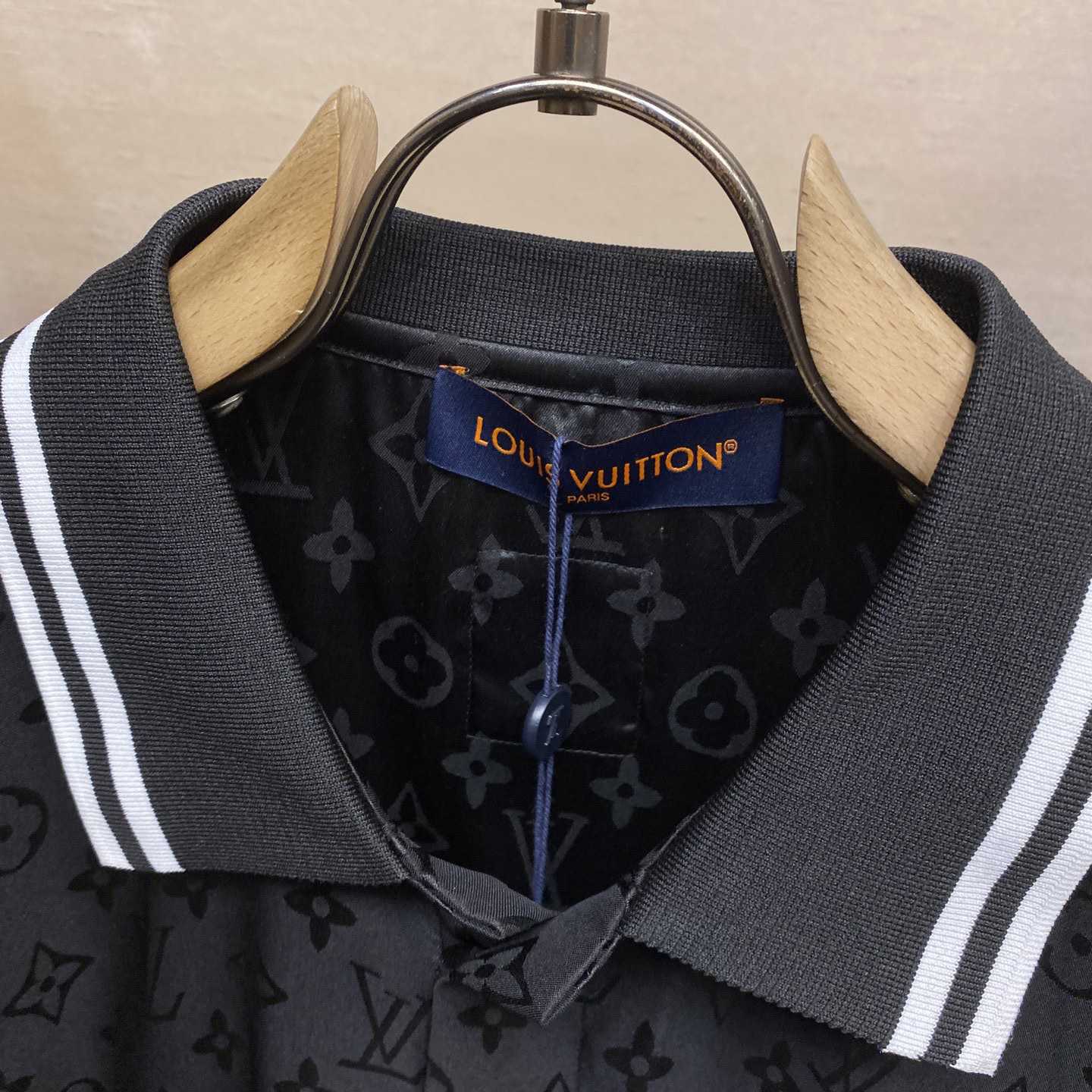 Louis Vuitton Monogram Moire Jacquard Short-Sleeved Silk Shirt   1AGTP7 - PerfectKickZ