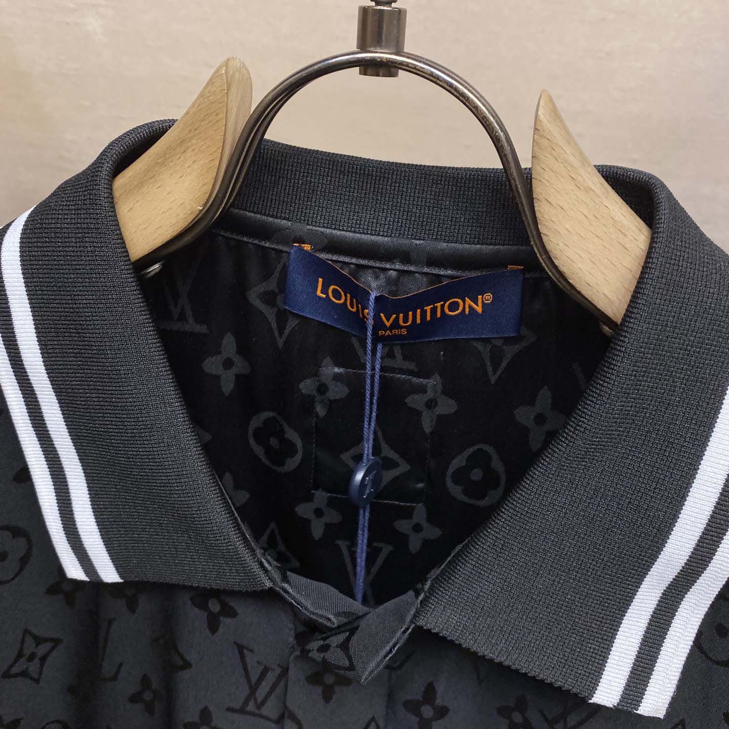 Louis Vuitton Monogram Moire Jacquard Short-Sleeved Silk Shirt   1AGTP1 - PerfectKickZ