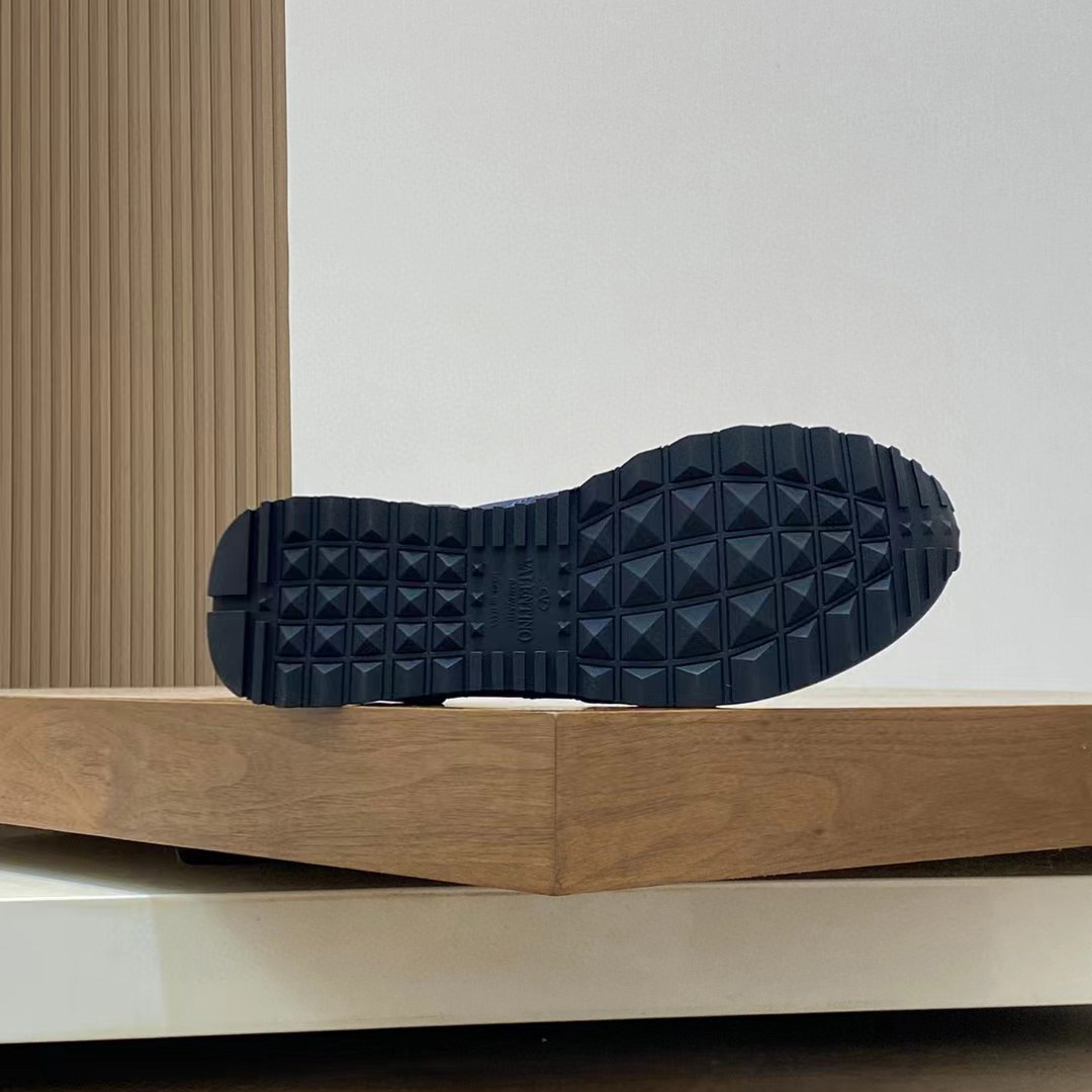 Valent Garavani Rockrunner Sneaker  - PerfectKickZ