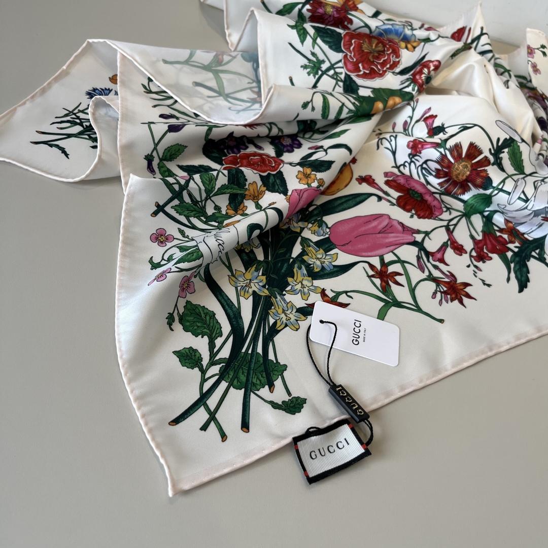 Gucci Printed Silk Twill Carré - PerfectKickZ