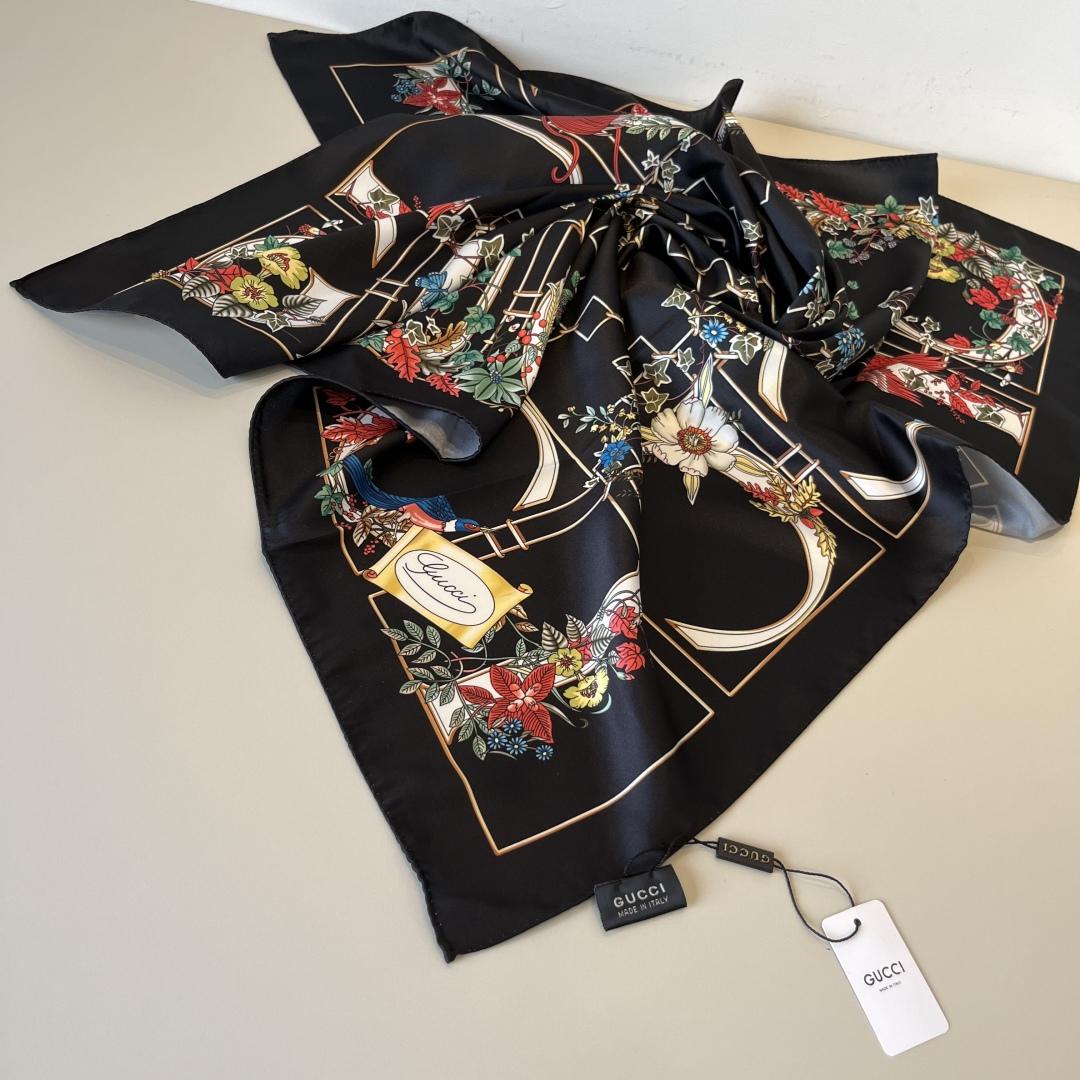 Gucci Printed Silk Twill Carré - PerfectKickZ