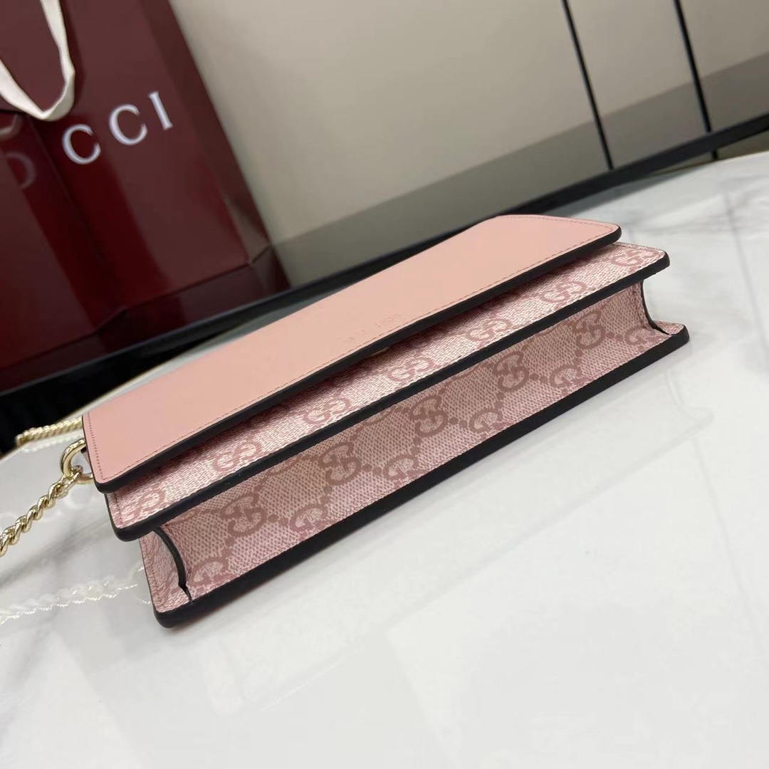 Gucci GG Emblem Wallet On Chain - 
