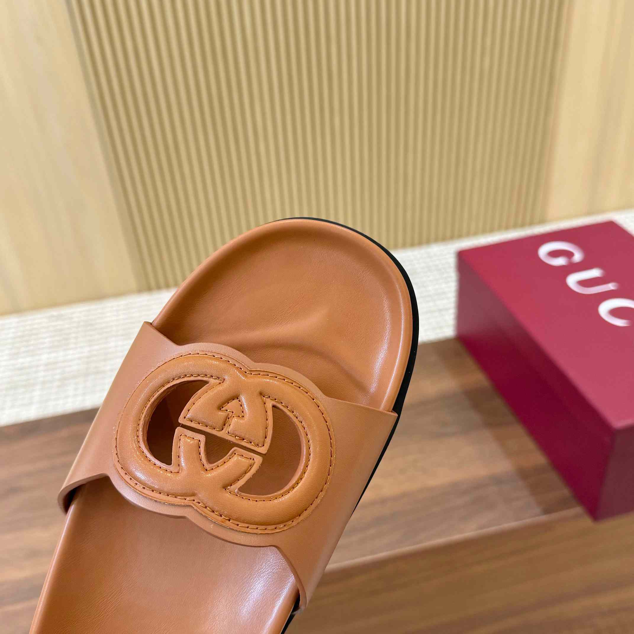 Gucci Women's Interlocking G Slide Sandal - PerfectKickZ