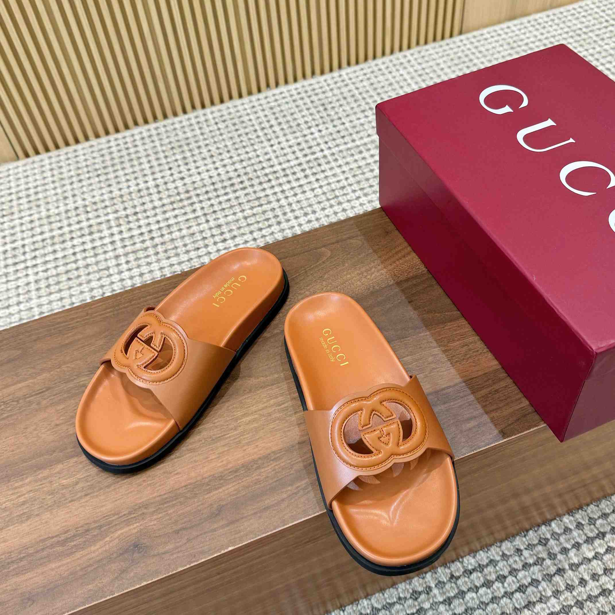 Gucci Women's Interlocking G Slide Sandal - PerfectKickZ