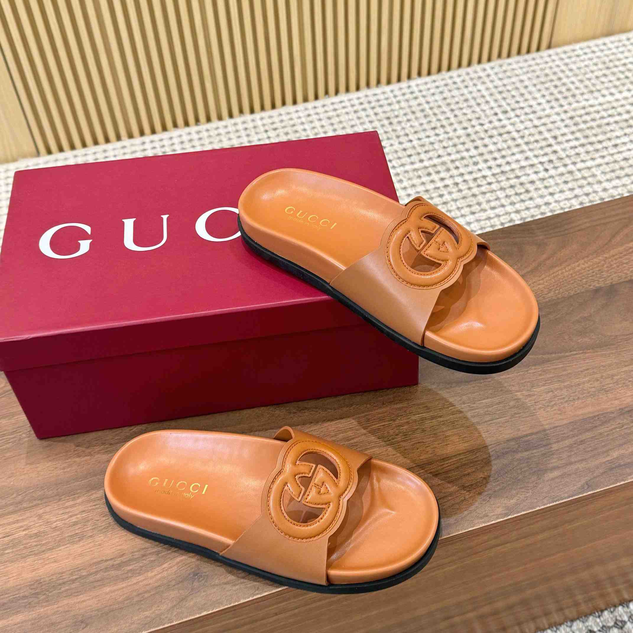 Gucci Women's Interlocking G Slide Sandal - PerfectKickZ