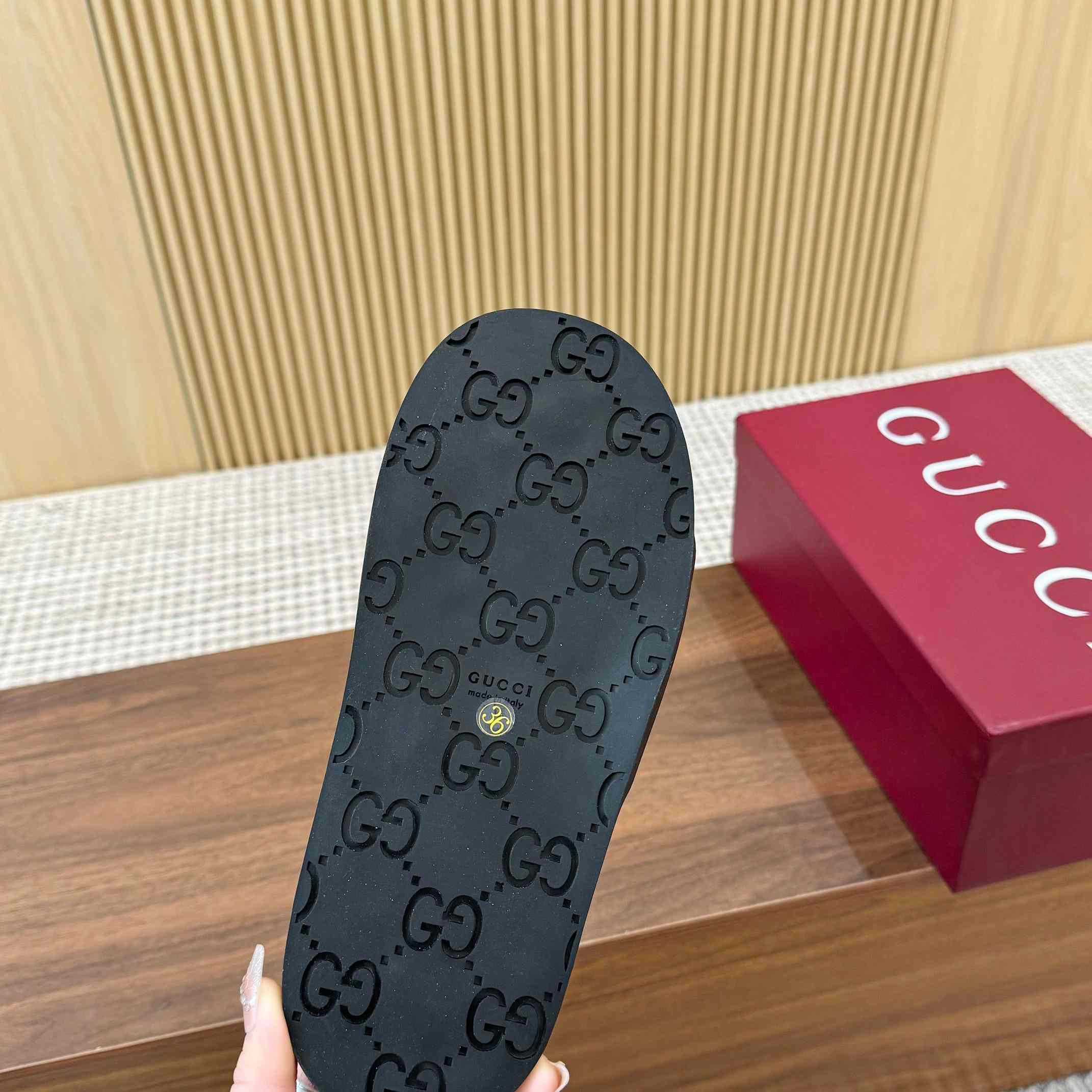 Gucci Women's Interlocking G Slide Sandal - PerfectKickZ