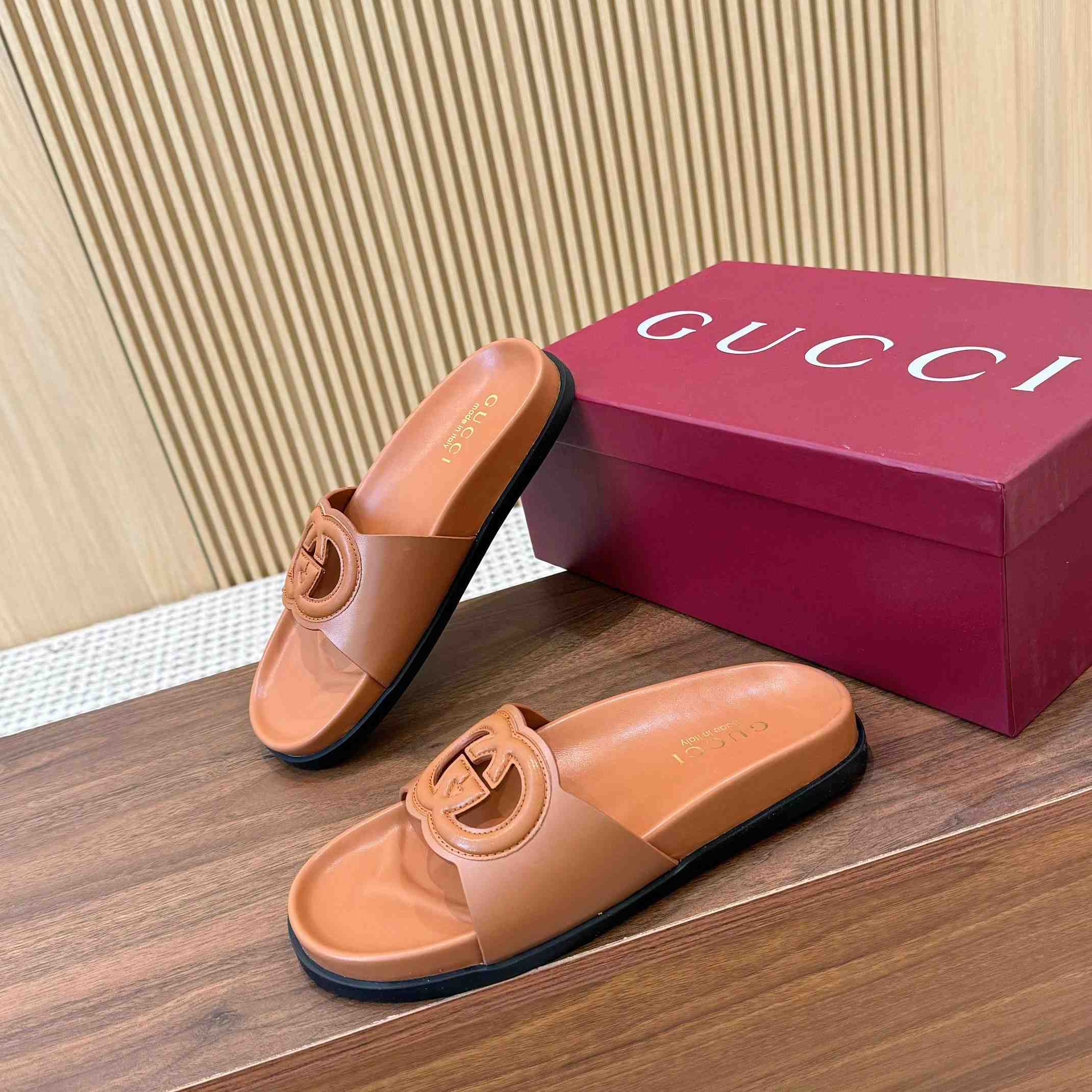 Gucci Women's Interlocking G Slide Sandal - PerfectKickZ