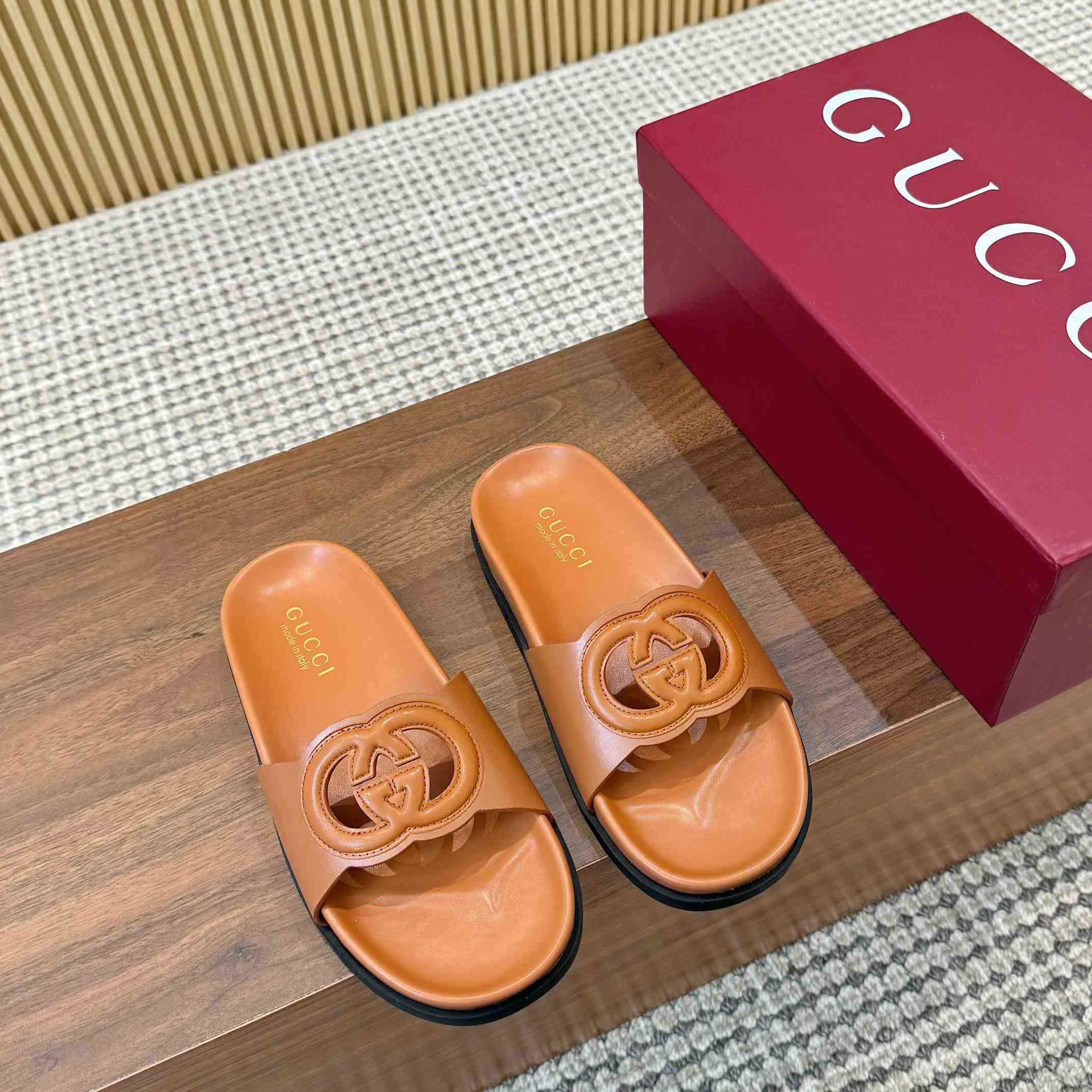 Gucci Women's Interlocking G Slide Sandal - PerfectKickZ