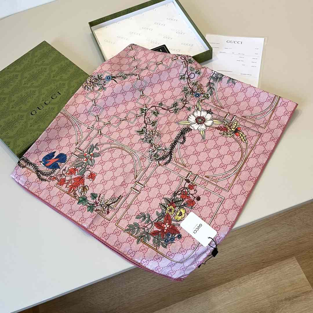 Gucci Printed Silk Carré - PerfectKickZ