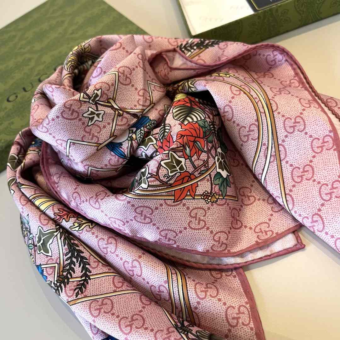 Gucci Printed Silk Carré - 