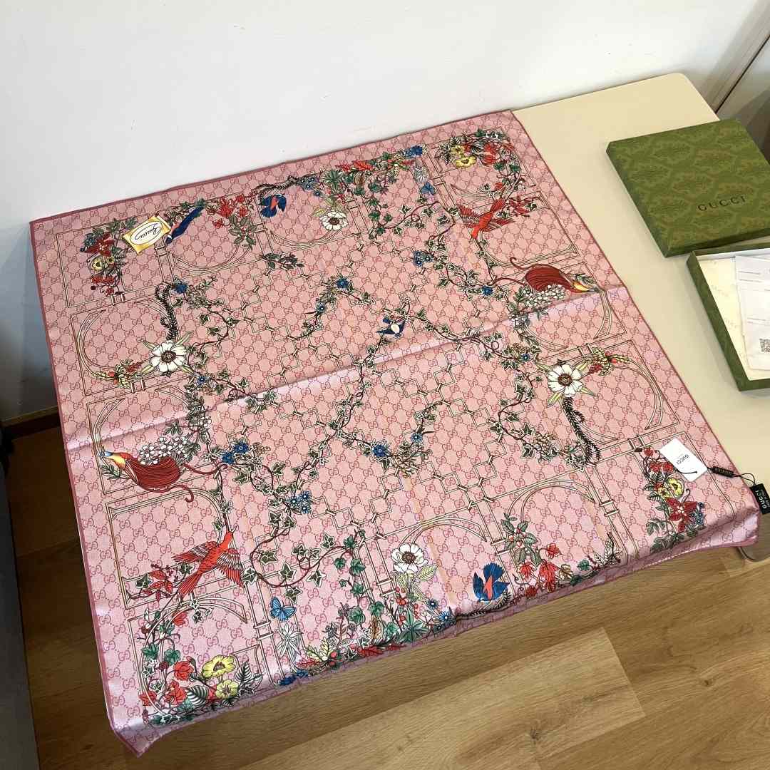 Gucci Printed Silk Carré - PerfectKickZ