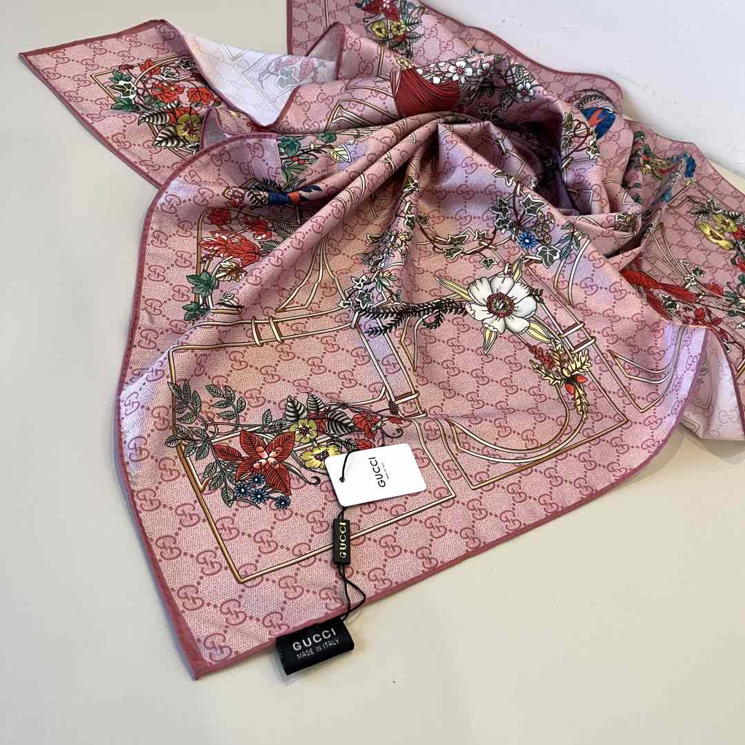 Gucci Printed Silk Carré - 