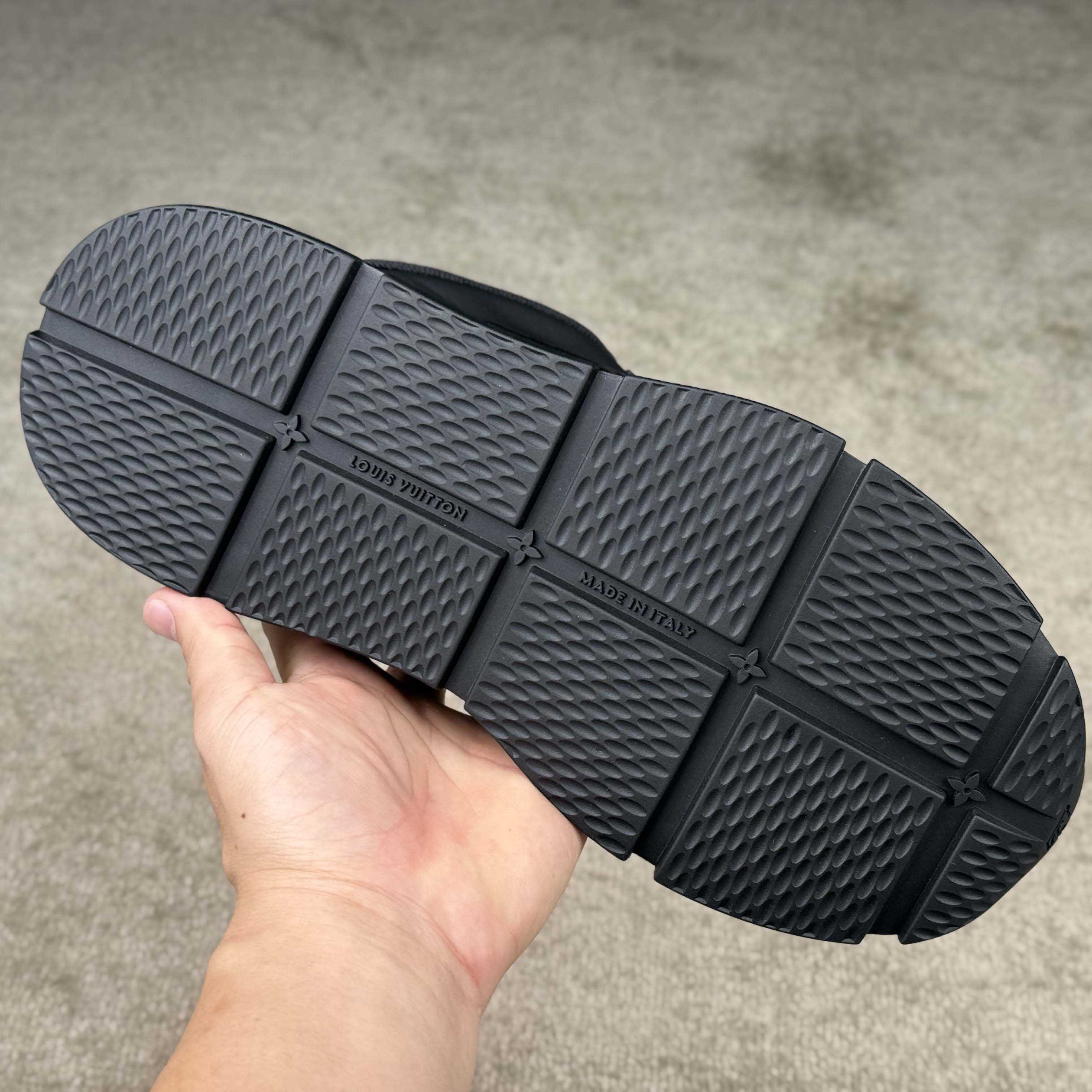 Louis Vuitton LV Classic Sneaker   1AHST3 - PerfectKickZ