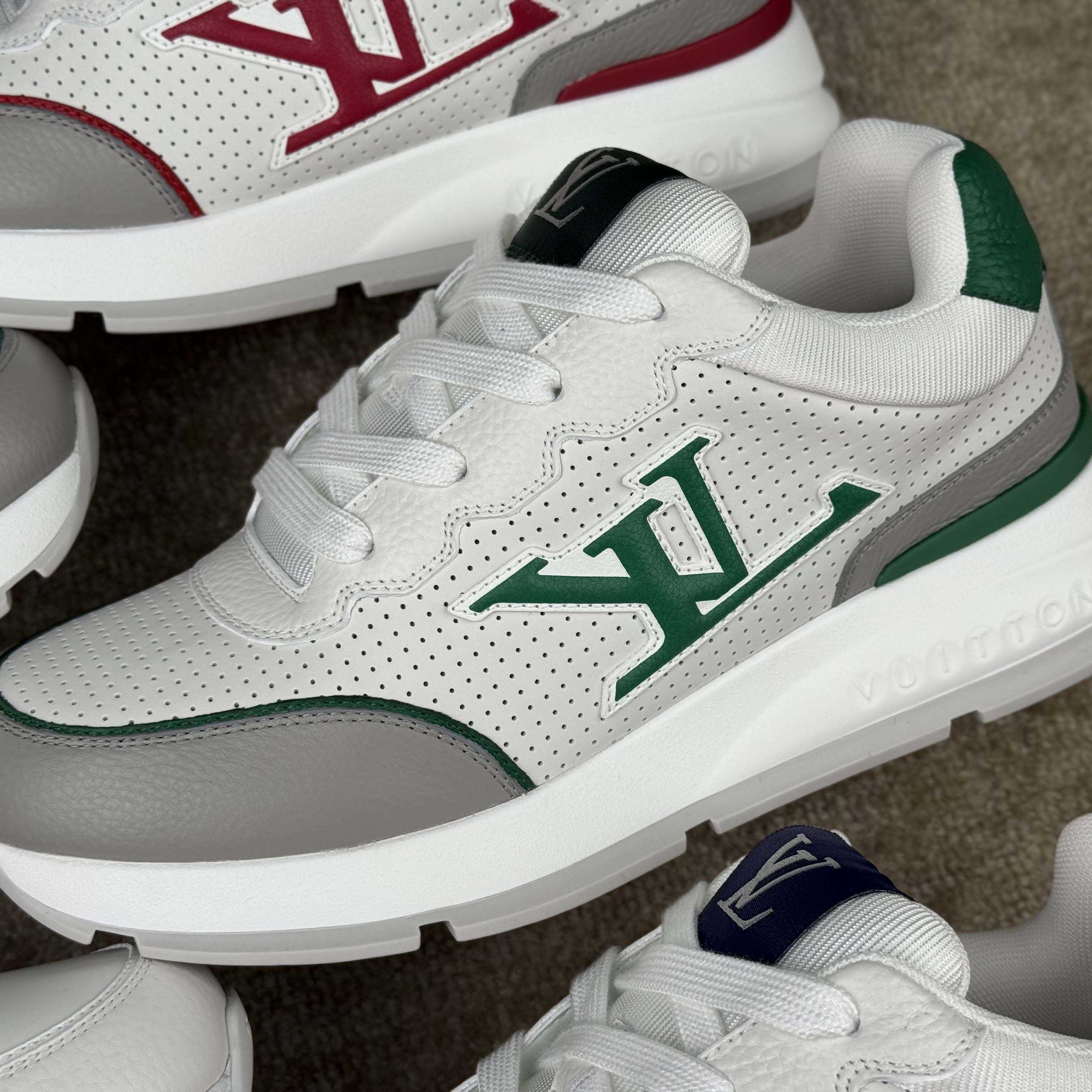 Louis Vuitton LV Classic Sneaker   1AHSUG - PerfectKickZ
