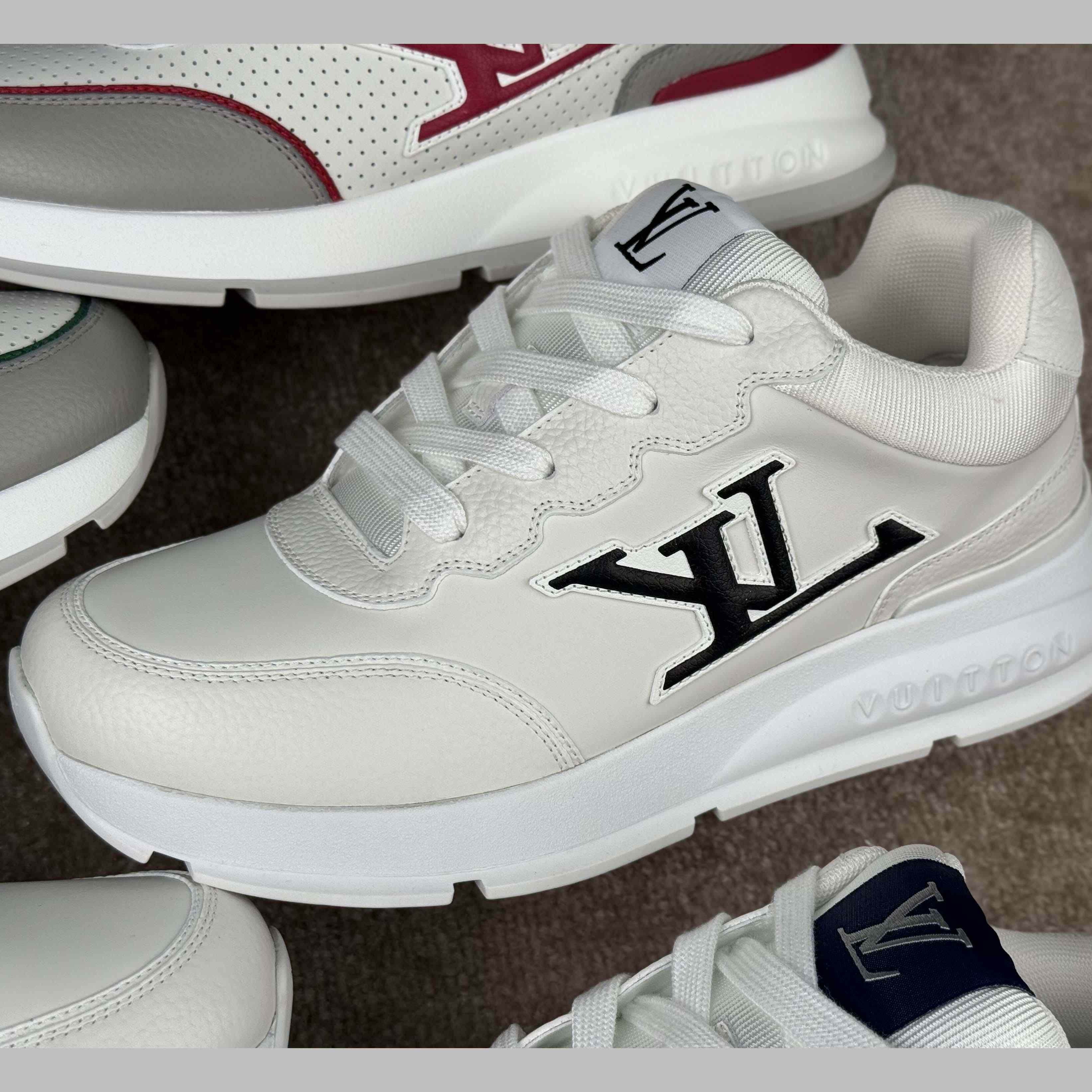 Louis Vuitton LV Classic Sneaker   1AHSTN - PerfectKickZ
