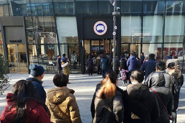Robbery of Pricey Canada Goose Jackets - PerfectKickZ